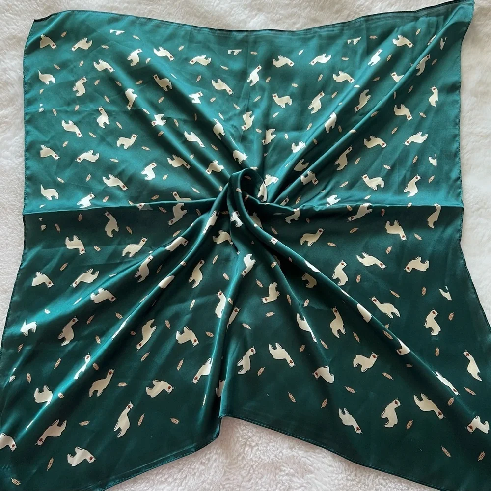 🧣 Teal Scarf with White Llamas & Feathers Print